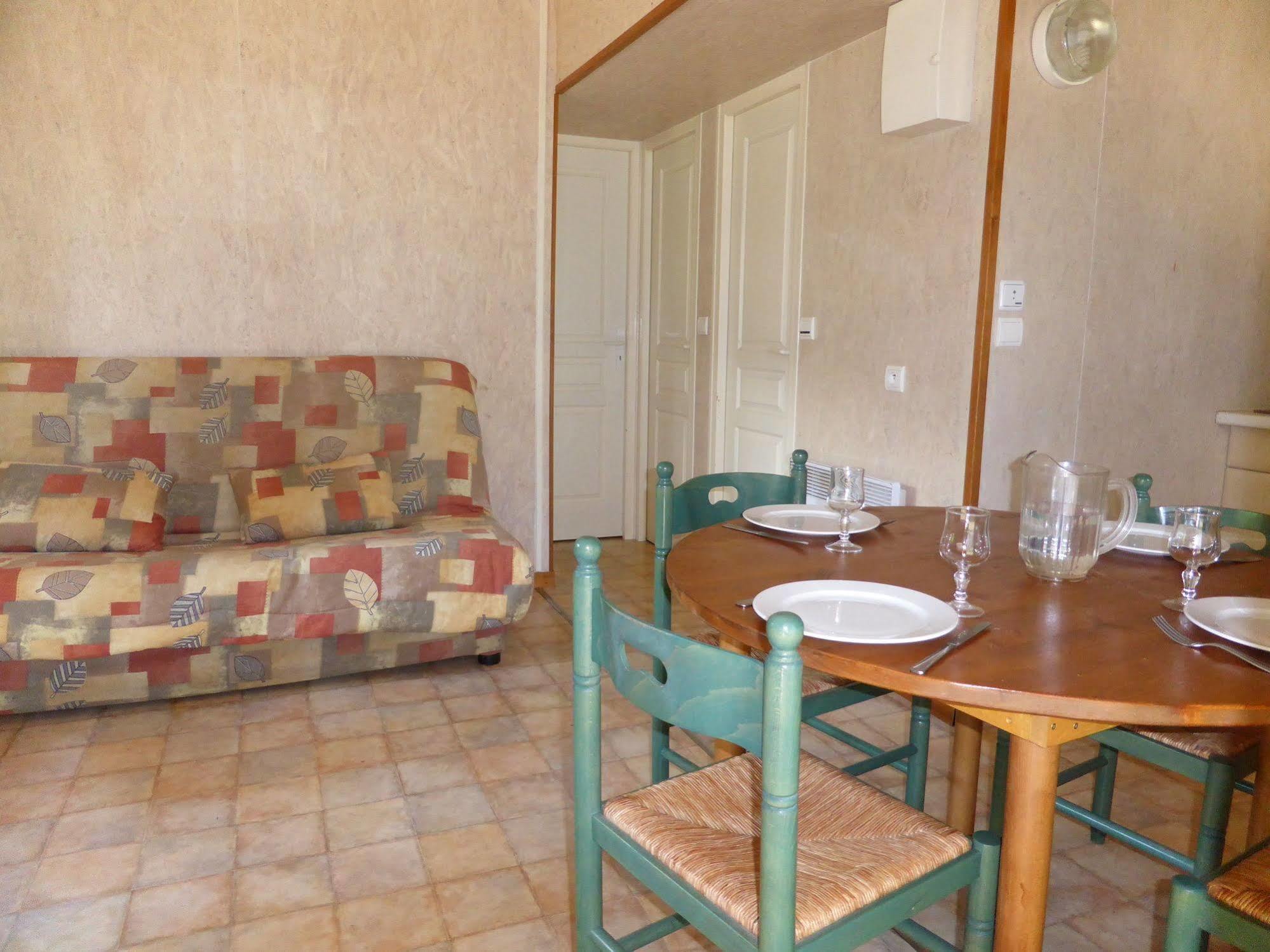 Camping L'Ecureuil - Mont-Blanc Village Domancy ภายนอก รูปภาพ