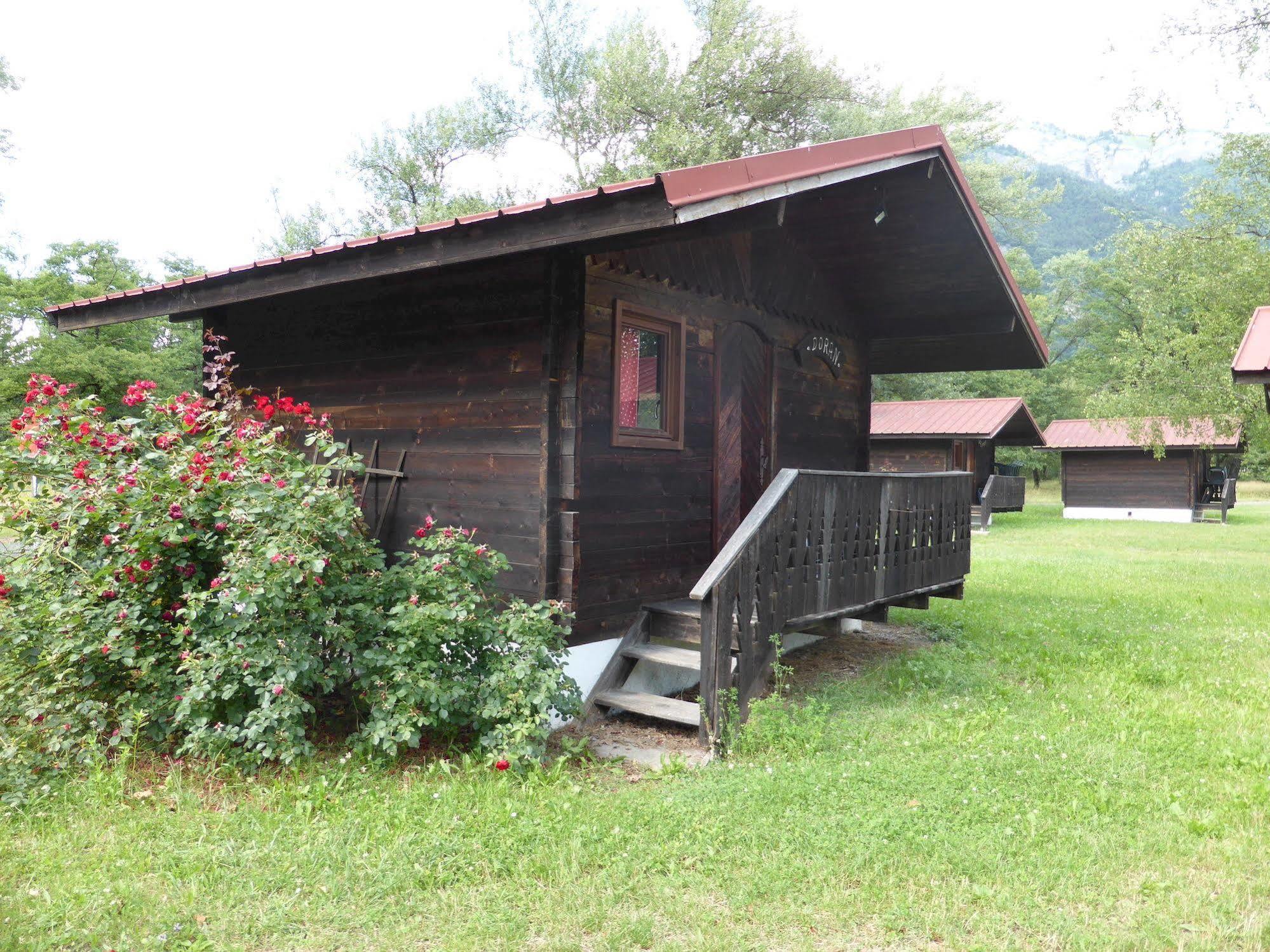 Camping L'Ecureuil - Mont-Blanc Village Domancy ภายนอก รูปภาพ