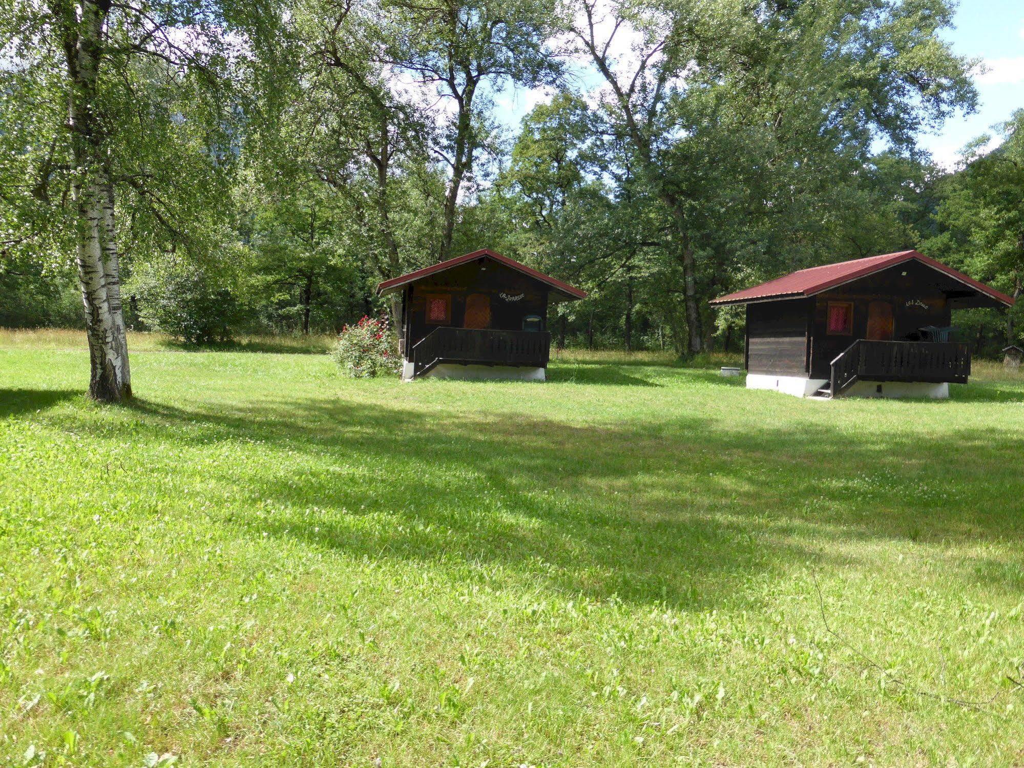 Camping L'Ecureuil - Mont-Blanc Village Domancy ภายนอก รูปภาพ