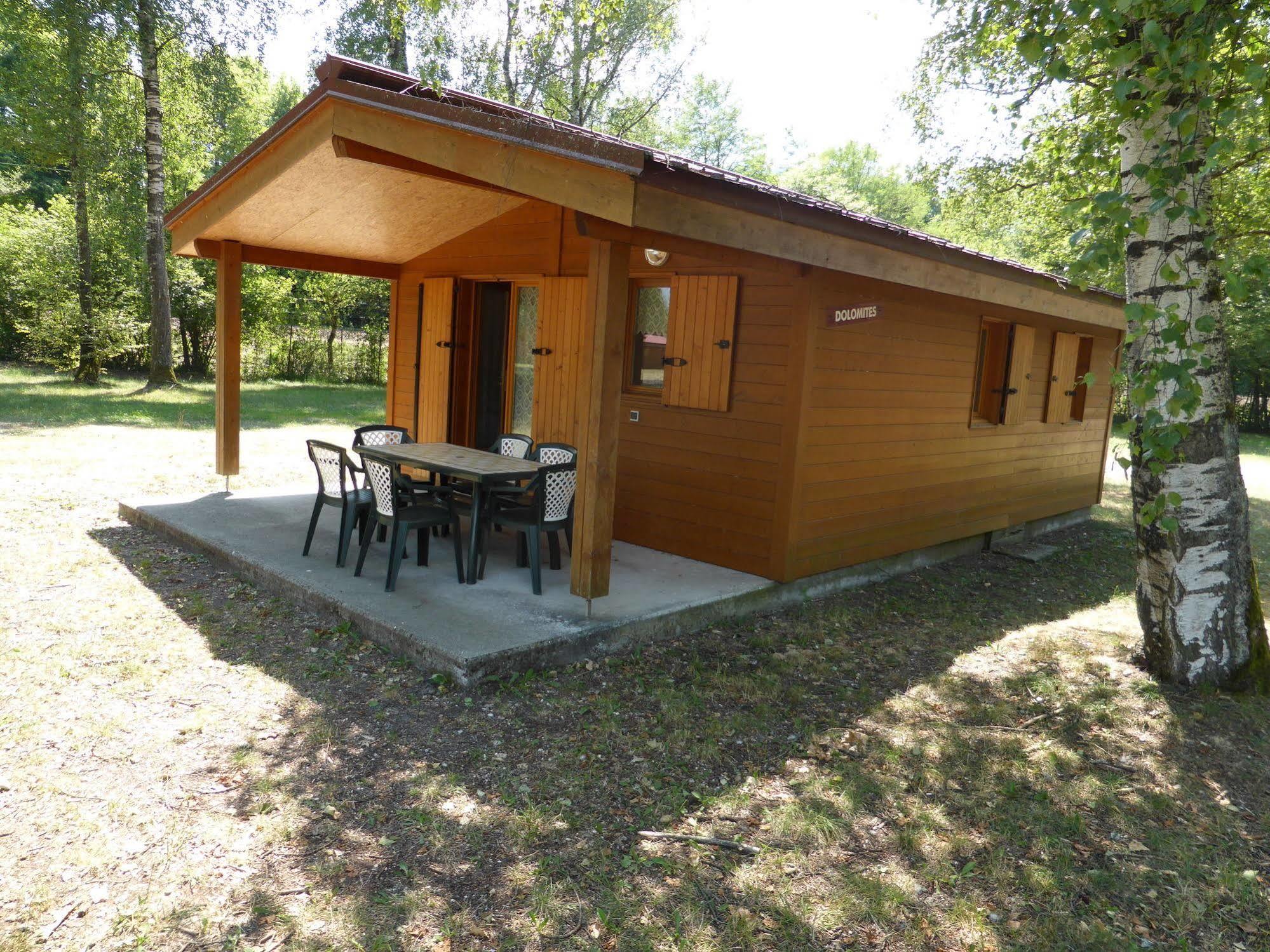 Camping L'Ecureuil - Mont-Blanc Village Domancy ภายนอก รูปภาพ