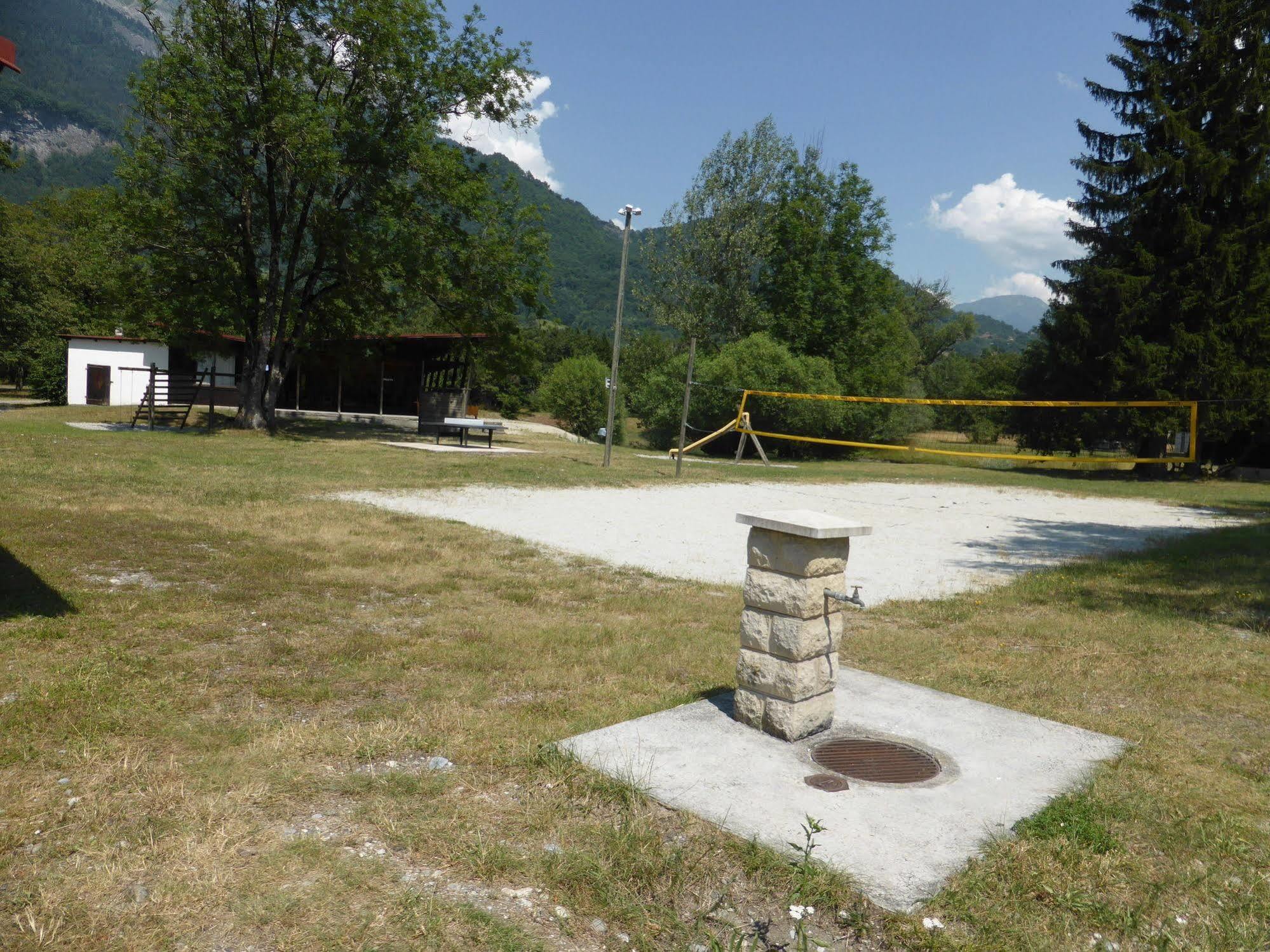 Camping L'Ecureuil - Mont-Blanc Village Domancy ภายนอก รูปภาพ