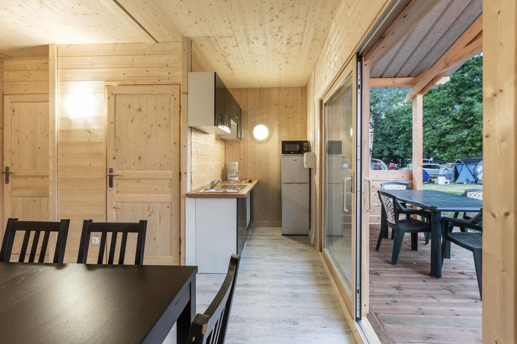Camping L'Ecureuil - Mont-Blanc Village Domancy ภายนอก รูปภาพ