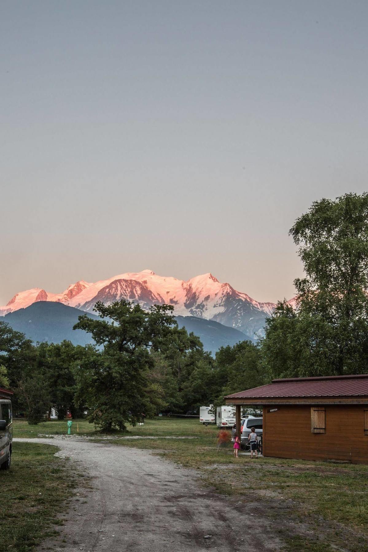 Camping L'Ecureuil - Mont-Blanc Village Domancy ภายนอก รูปภาพ
