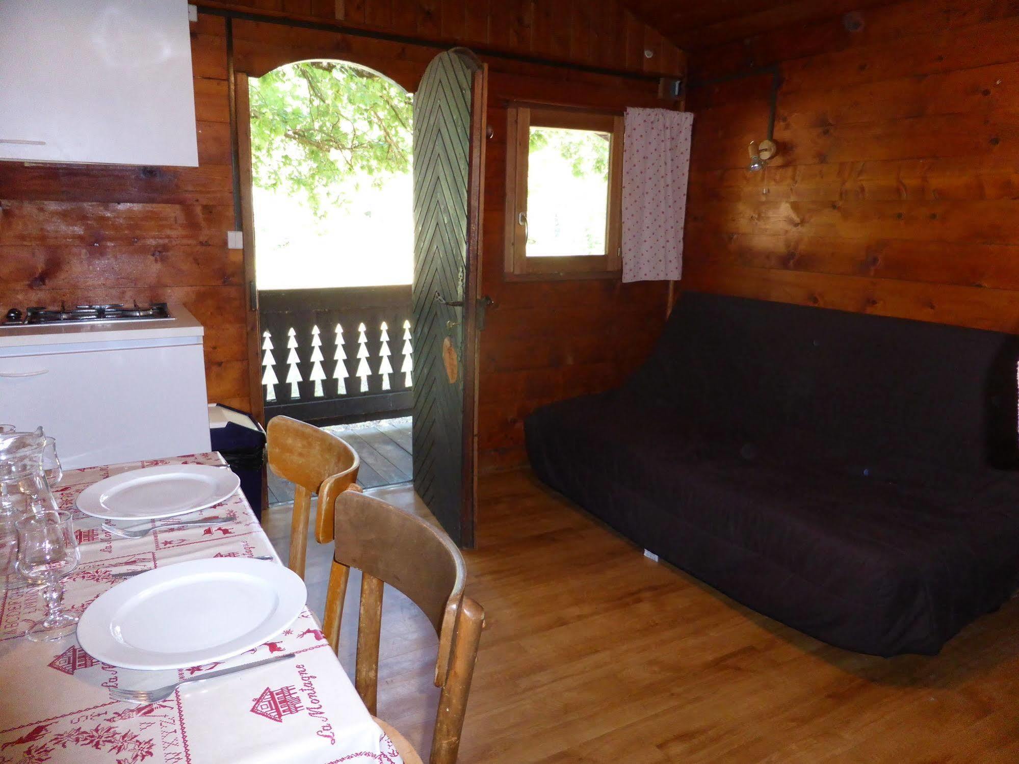 Camping L'Ecureuil - Mont-Blanc Village Domancy ภายนอก รูปภาพ