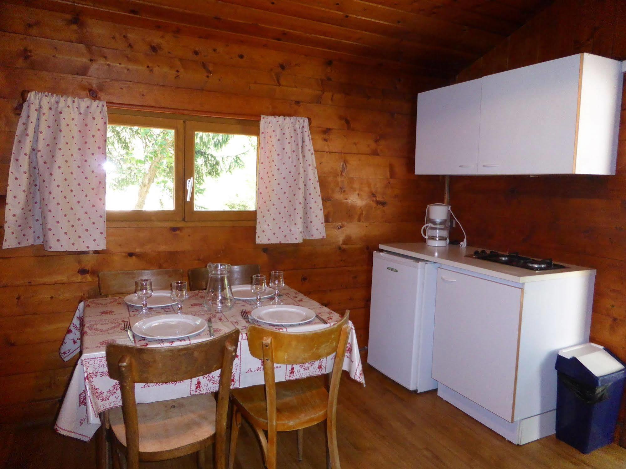 Camping L'Ecureuil - Mont-Blanc Village Domancy ภายนอก รูปภาพ