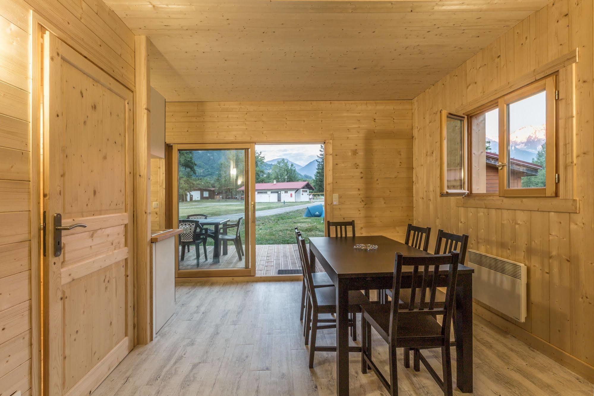 Camping L'Ecureuil - Mont-Blanc Village Domancy ภายนอก รูปภาพ